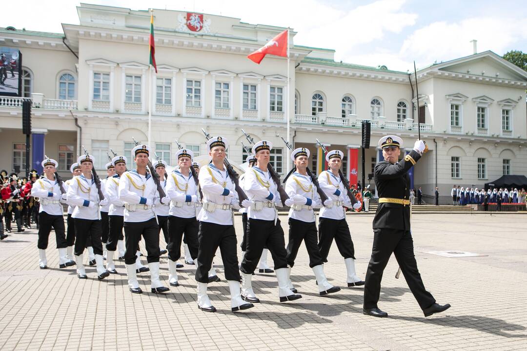 Valstybės vėliavų pakėlimo ceremonija Prezidentūroje