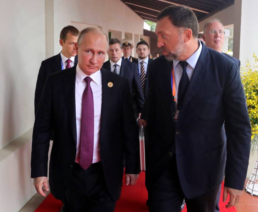 Vladimiras Putinas (kairėje) ir Olegas Deripaska (dešinėje)