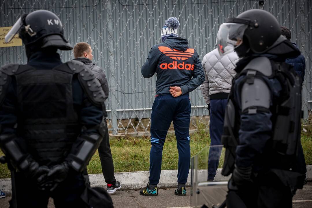 Į Pravieniškes negrįžo du nuteistieji, vienas rastas girtas Kaune