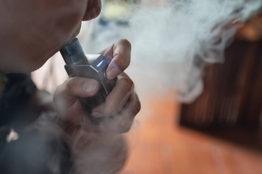 Į draudimą nusispjaut: toliau prekiaujama e. cigaretėmis su skoniais ir kvapais