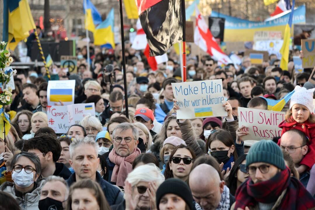 „Rusija, lauk!“ – pasaulyje vyksta solidarumo su Ukraina protestai