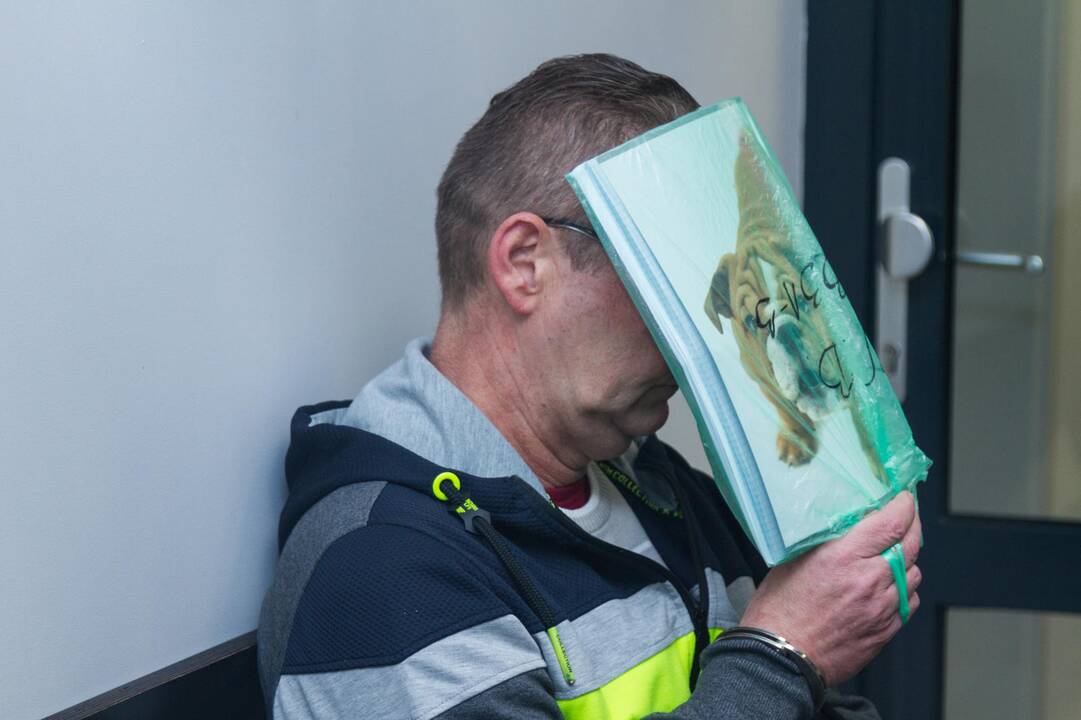 Žmogžudyste Marvelės žirgyne įtariamo A. Helmo teismas