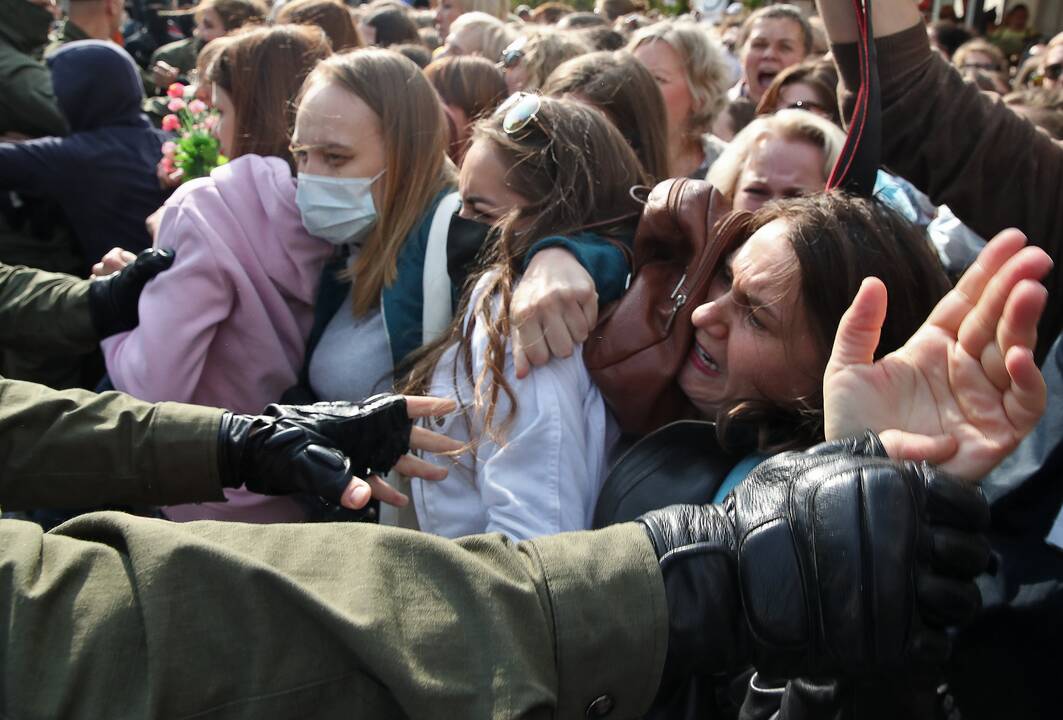 Baltarusijos milicija sulaikė moterų protesto dalyves