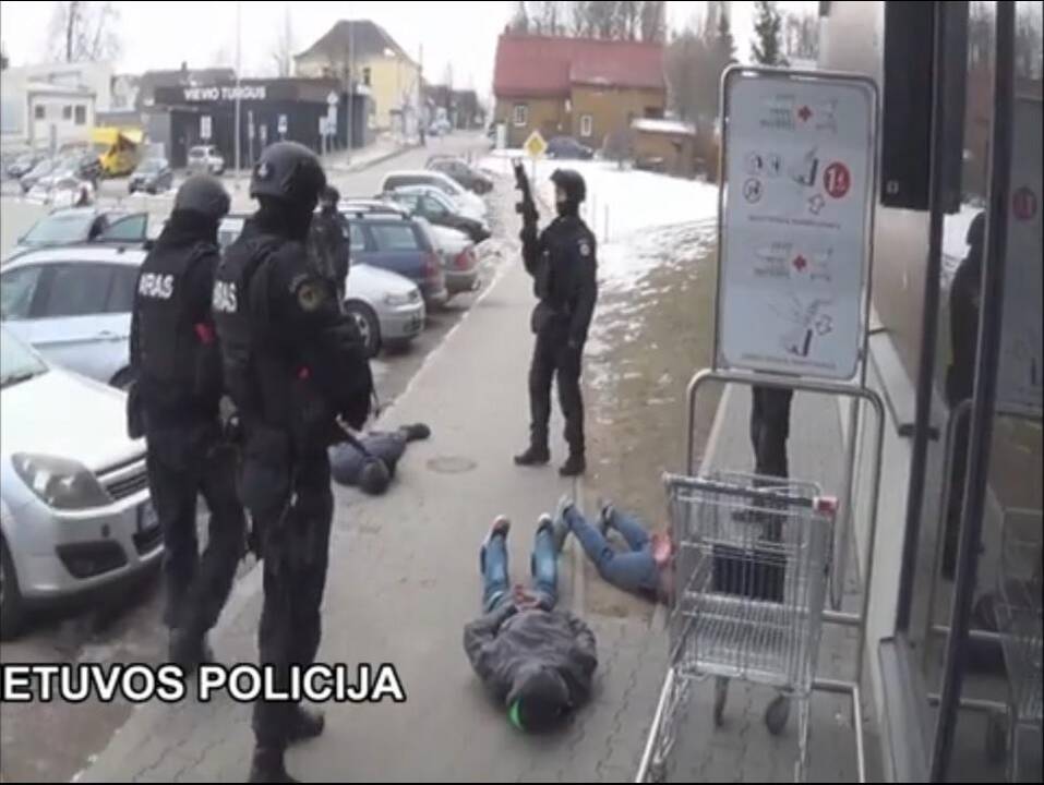 Į areštinę pateko Vievyje siautėję plėšikai