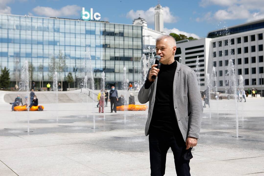 SBA baigė Vienybės aikštės atnaujinimą ir perdavė ją kauniečiams
