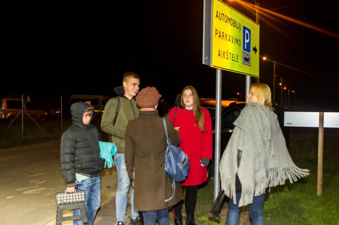 Į susitikimą su popiežiumi Kaune rinkosi maldininkai