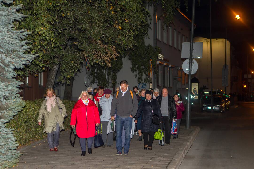 Į susitikimą su popiežiumi Kaune rinkosi maldininkai