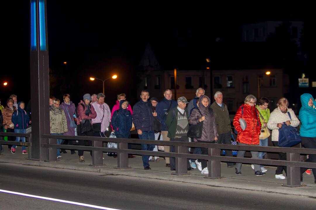 Į susitikimą su popiežiumi Kaune rinkosi maldininkai