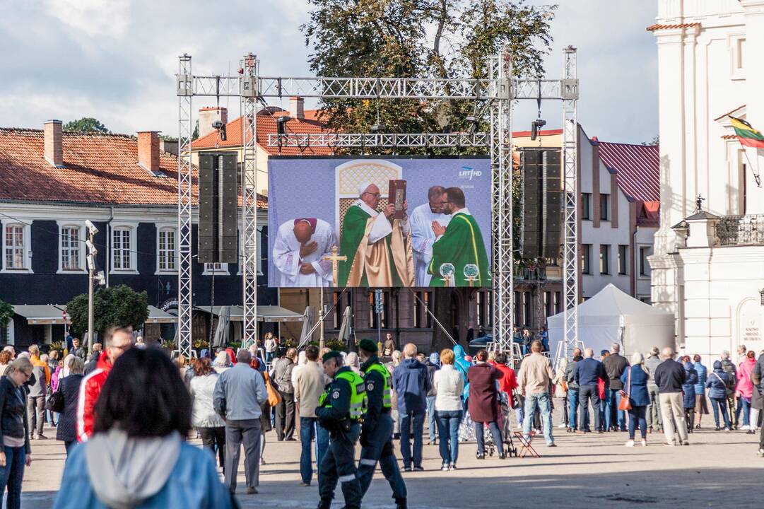 Šventasis Tėvas Kauno rotušės aikštėje