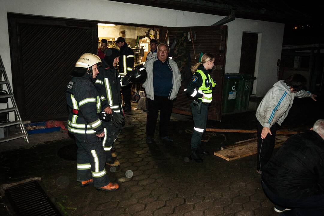 Smegduobė Jonavos gatvės kieme
