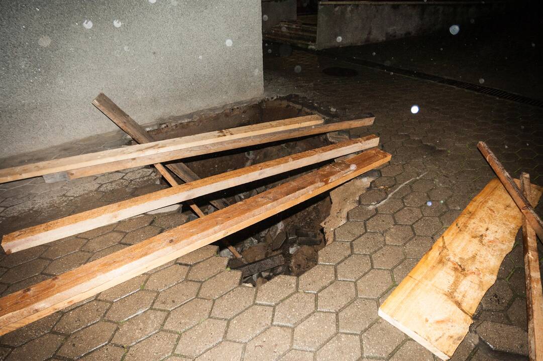 Smegduobė Jonavos gatvės kieme