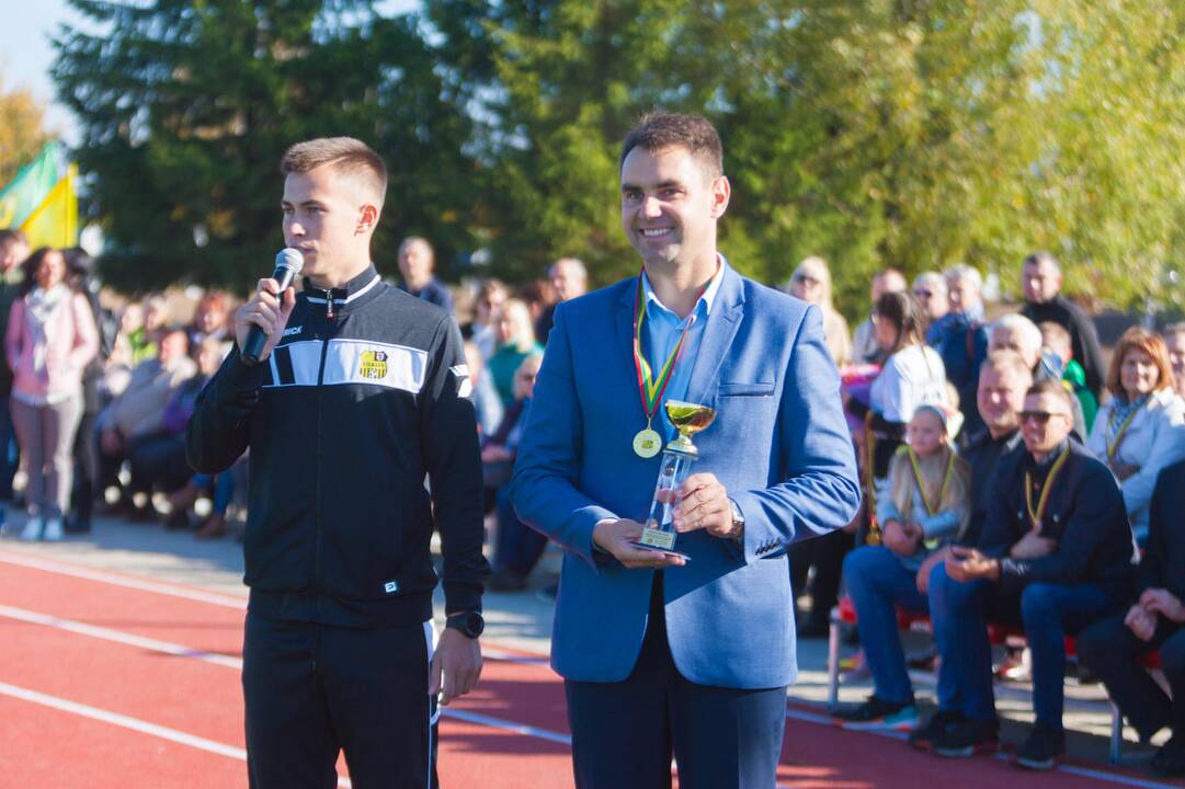Vilkijoje atidarytas rekonstruotas stadionas