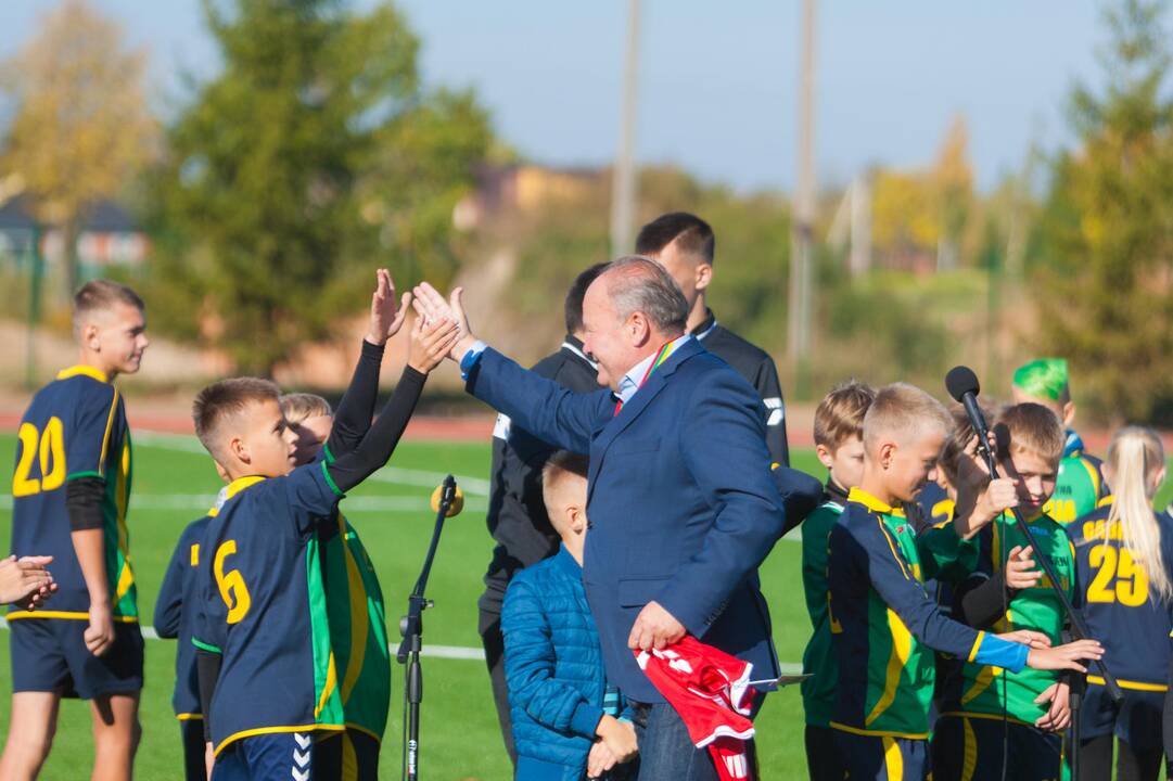 Vilkijoje atidarytas rekonstruotas stadionas