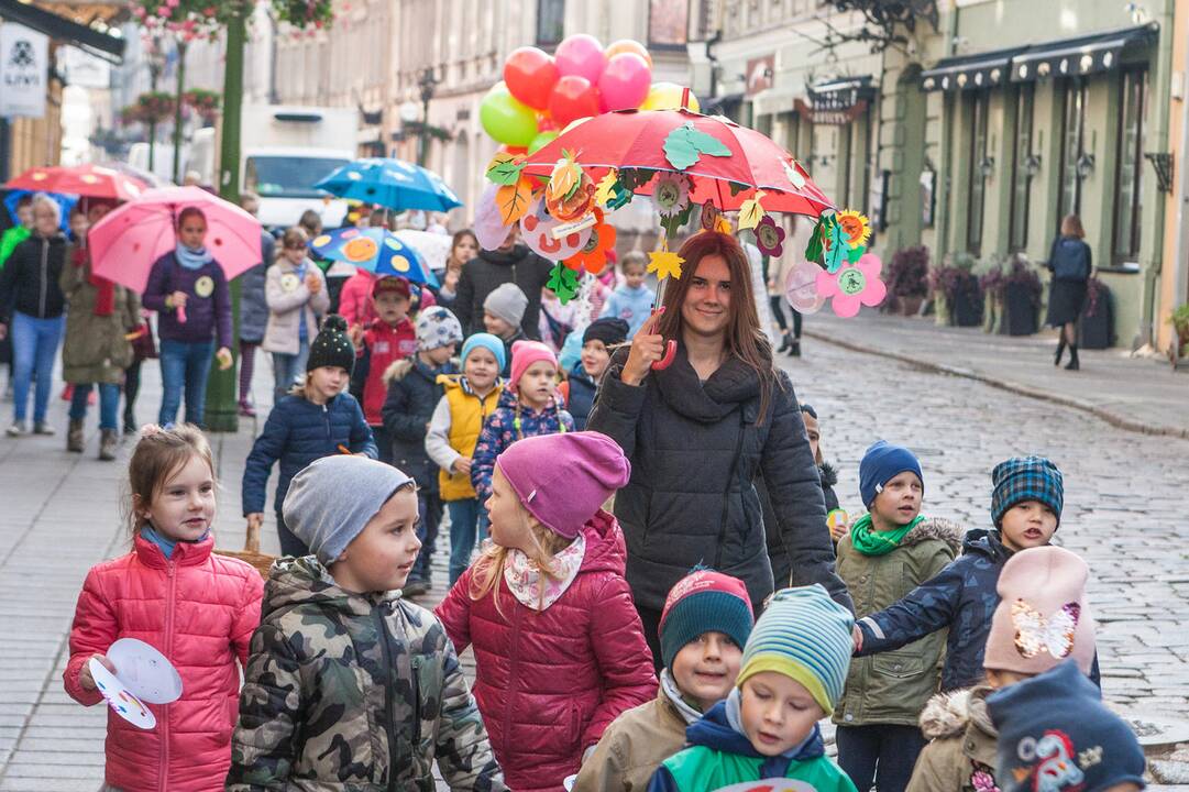 Mažieji kauniečiai Senamiestyje dovanojo šypsenas