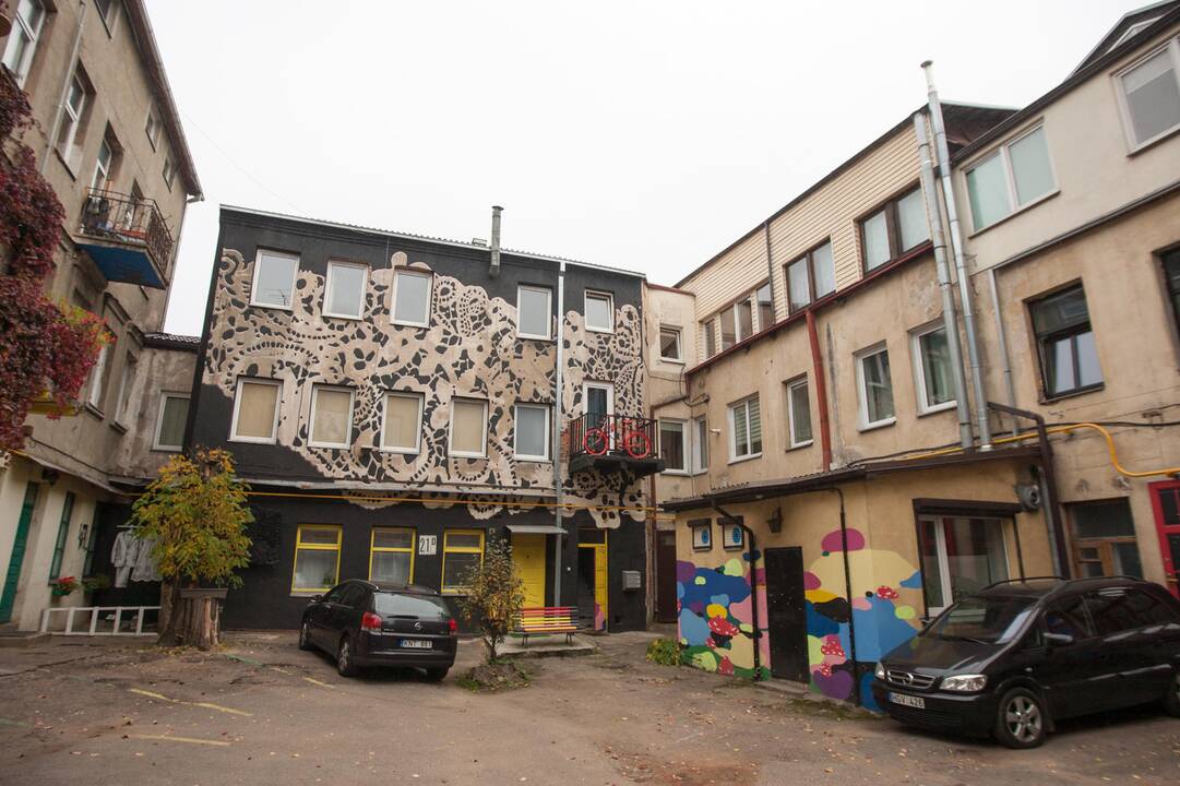 Piešiniai "Kiemo galerijoje"