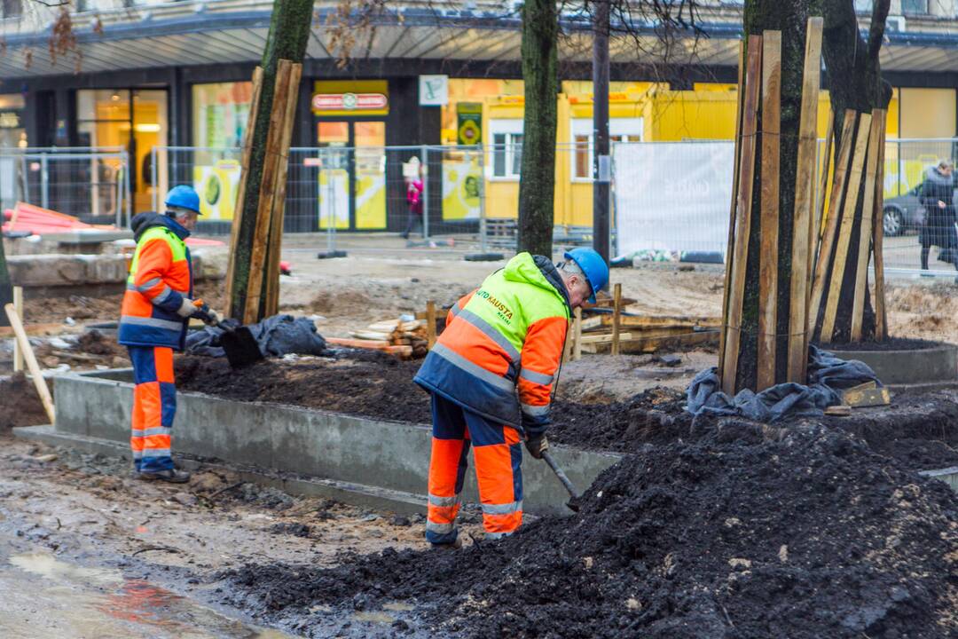 Klojamas naujas Laisvės alėjos grindinys