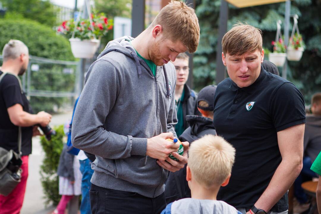 Žvaigždžių alėjoje – B. Davieso delno įspaudas
