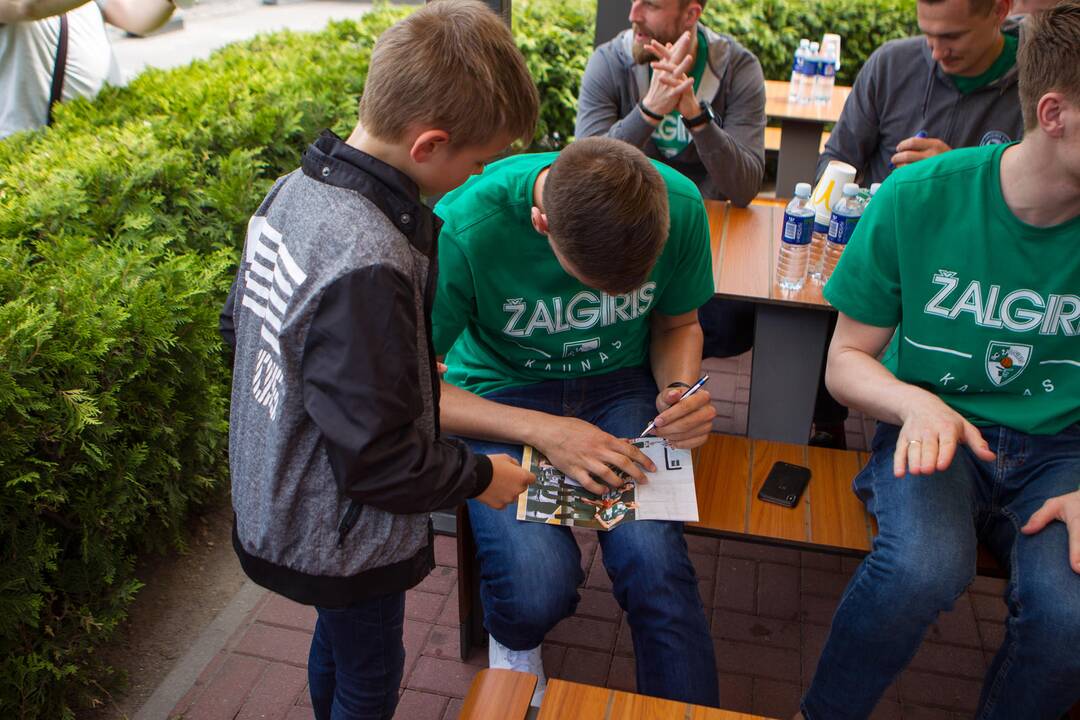 Žvaigždžių alėjoje – B. Davieso delno įspaudas