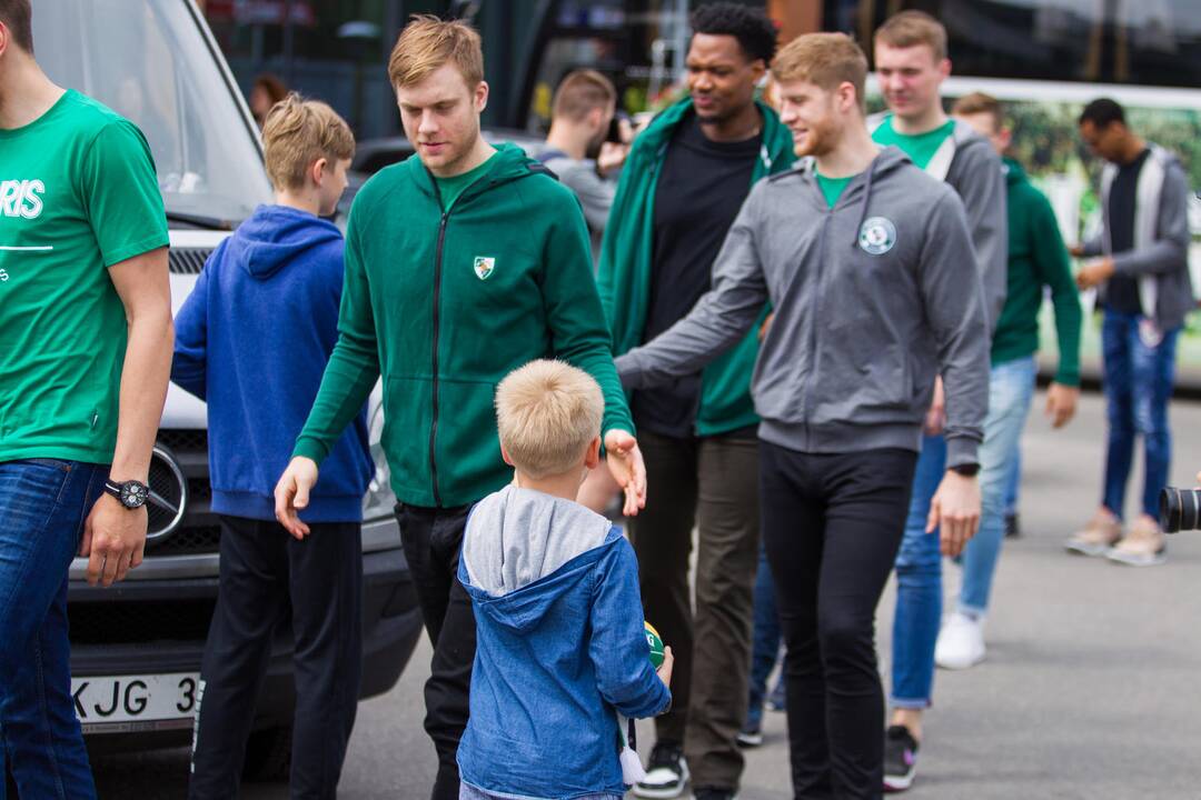 Žvaigždžių alėjoje – B. Davieso delno įspaudas