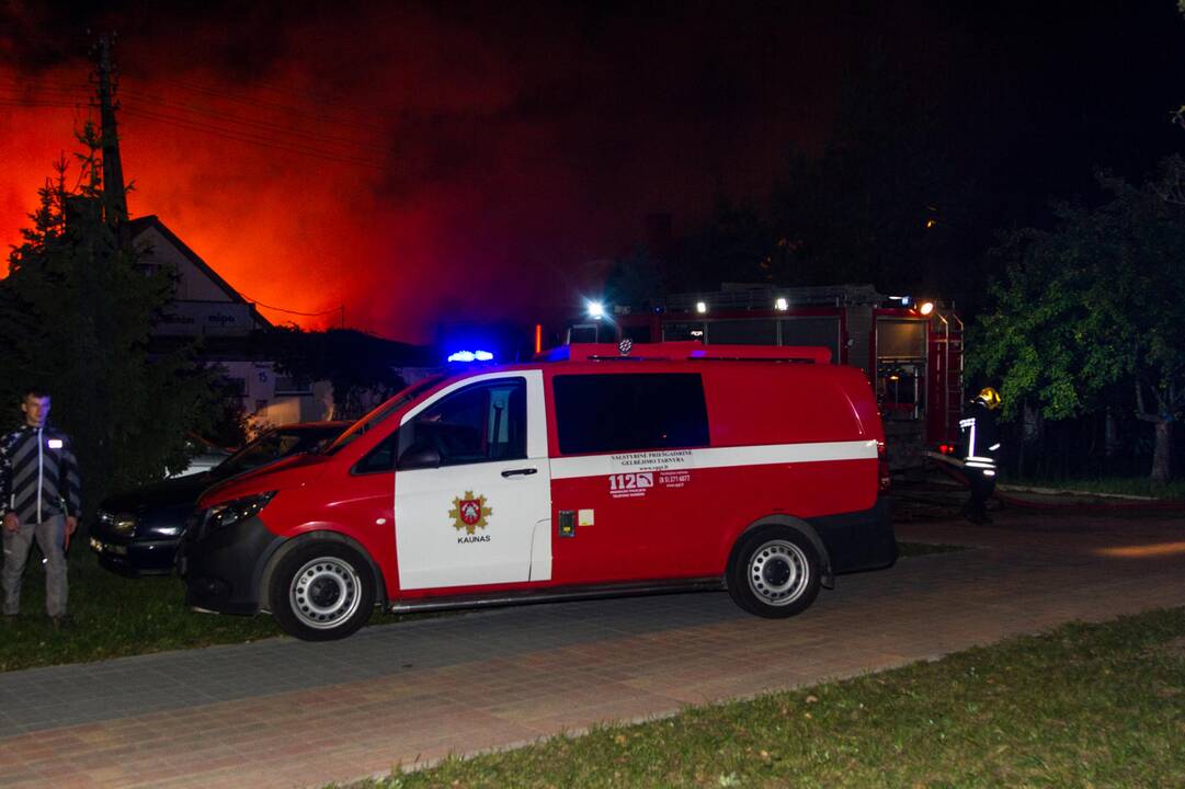 Didžiulis gaisras Karmėlavoje