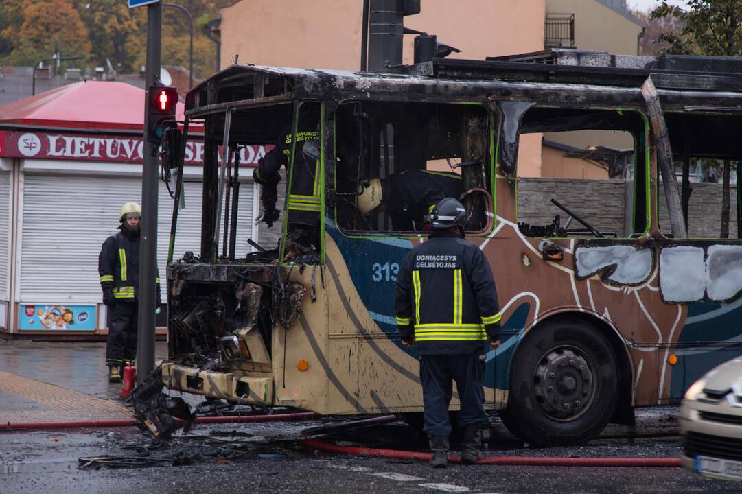 Netoli Kauno autobusų stoties supleškėjo troleibusas