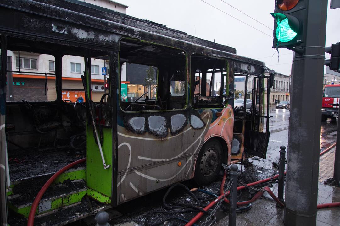 Netoli Kauno autobusų stoties supleškėjo troleibusas