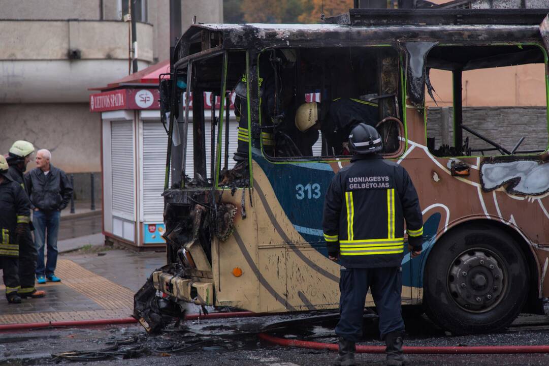 Netoli Kauno autobusų stoties supleškėjo troleibusas