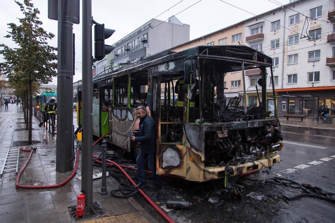 Netoli Kauno autobusų stoties supleškėjo troleibusas