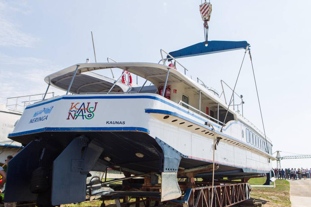 Legendinė greitaeigė „Raketa“ nuleista į Nemuną