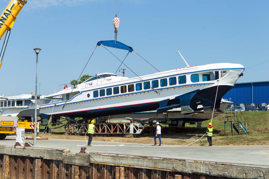 Legendinė greitaeigė „Raketa“ nuleista į Nemuną