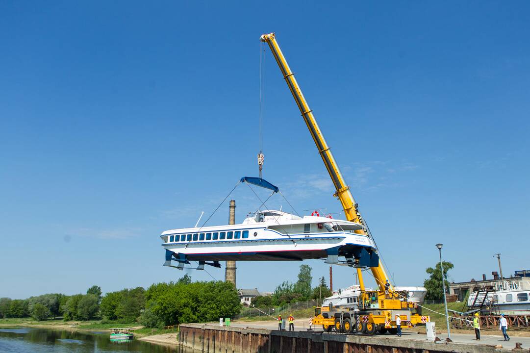 Legendinė greitaeigė „Raketa“ nuleista į Nemuną