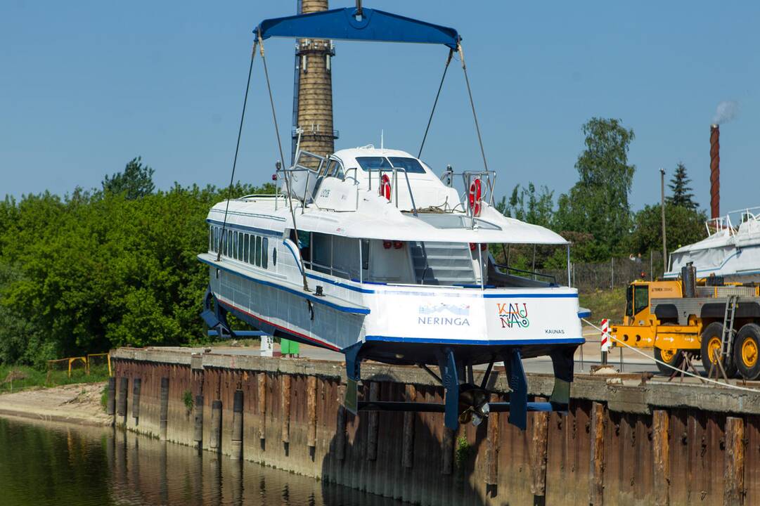 Legendinė greitaeigė „Raketa“ nuleista į Nemuną