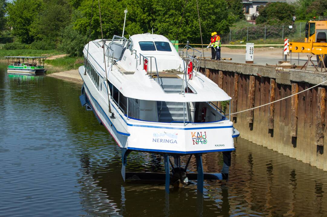 Legendinė greitaeigė „Raketa“ nuleista į Nemuną