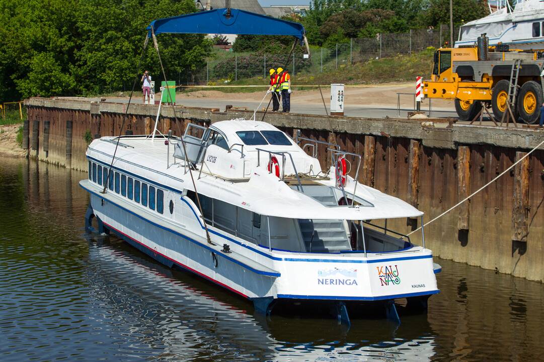 Legendinė greitaeigė „Raketa“ nuleista į Nemuną