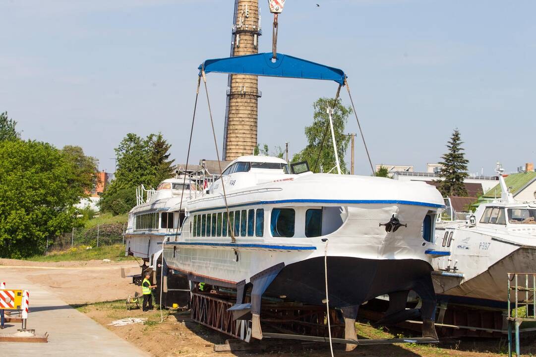 Legendinė greitaeigė „Raketa“ nuleista į Nemuną