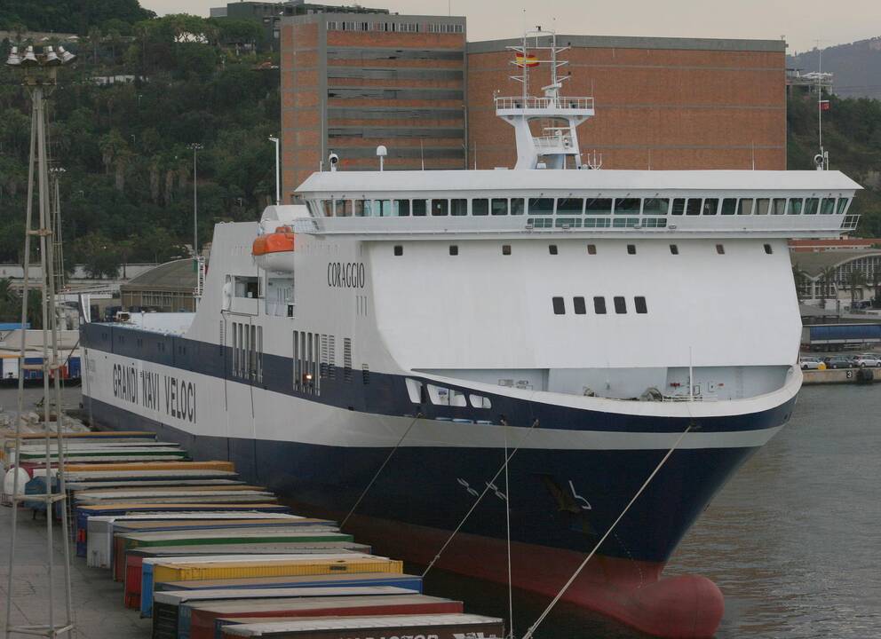 Keltas "Corragio" taps "Athena Seaways" ir plaukios iš Klaipėdos uosto.