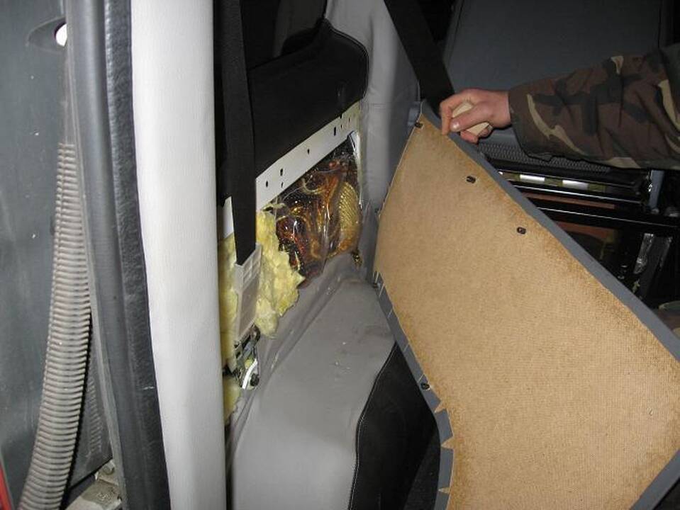 „Renault Trafic“  ir gintaras saugomi VSAT Pakrančių apsaugos rinktinėje.
