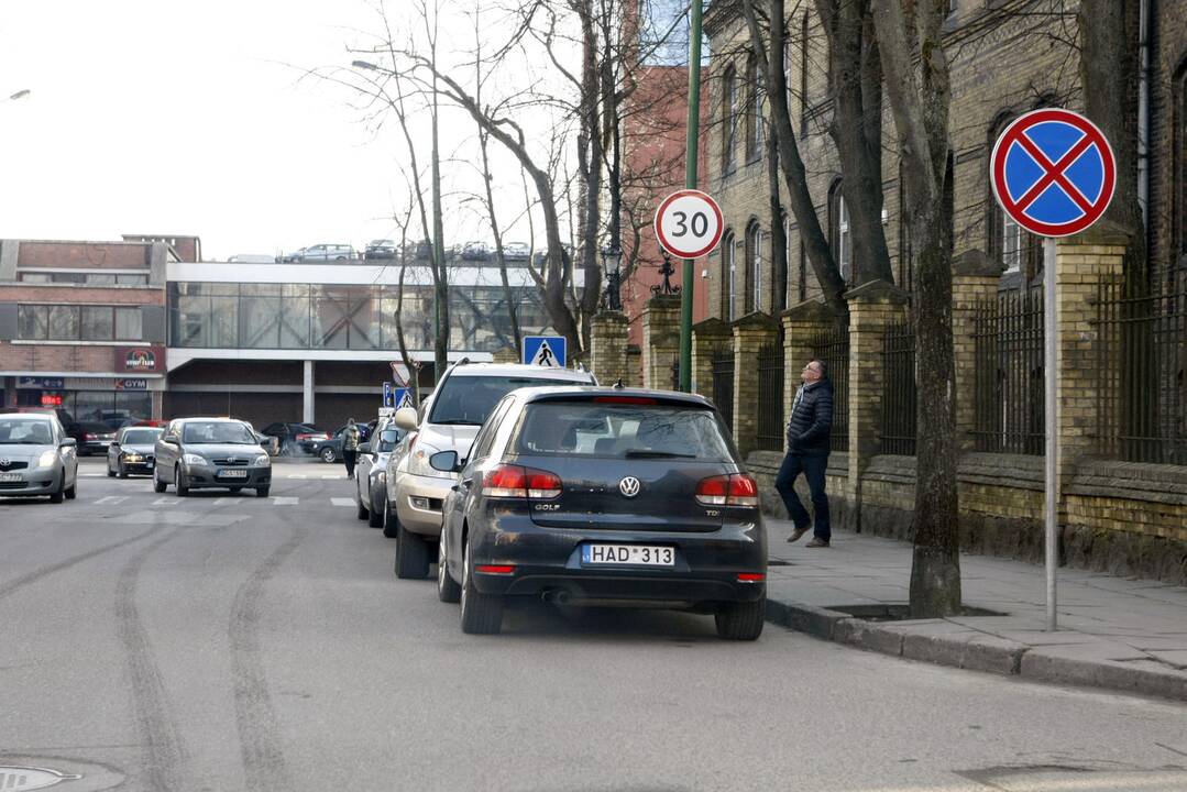 Automobilių stovėjimą Klaipėdoje kontroliuos dar griežčiau