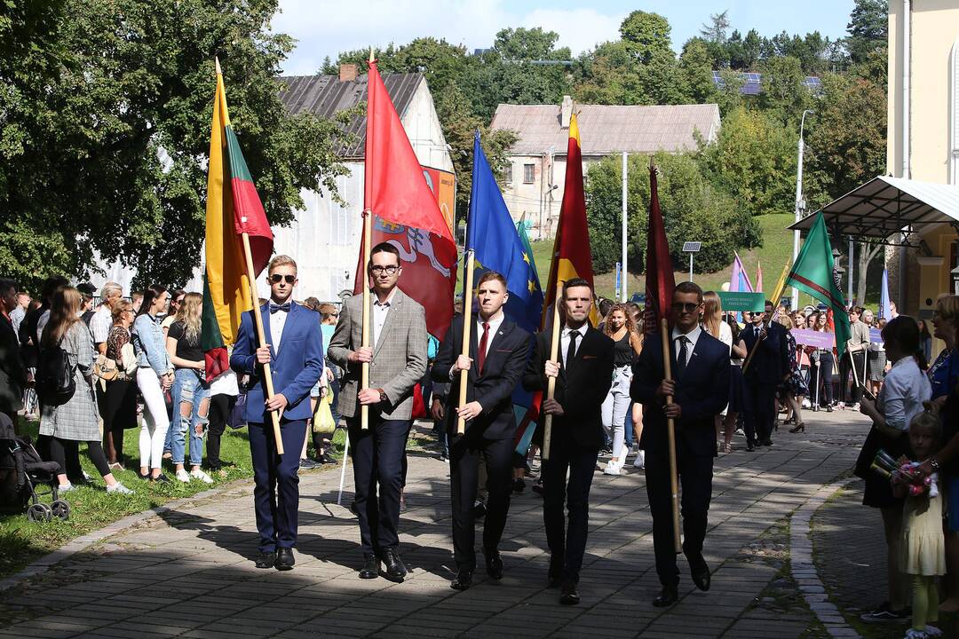 Mokslo metų pradžia miestą pripildė klegesio