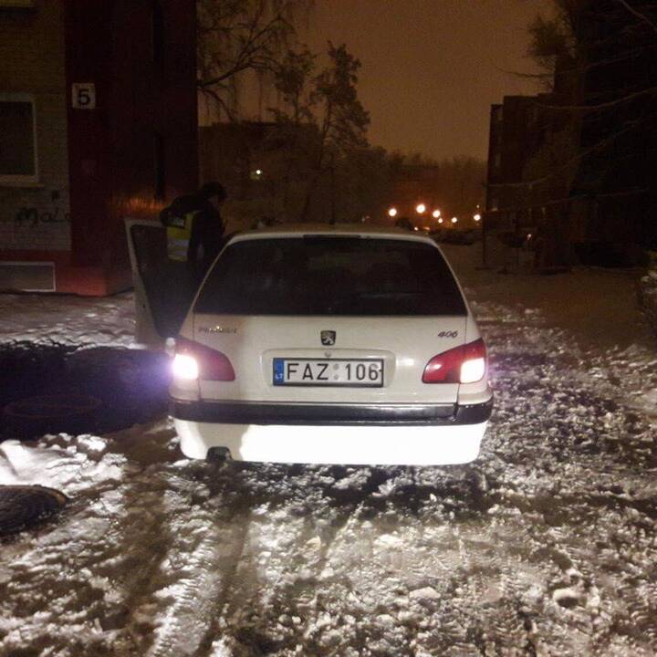 Troškulys: 3,42 prom. girtumo ribą pasiekęs 32 metų vyras tiek norėjo išgerti, kad sėdo prie vairo ir patraukė pas draugą.