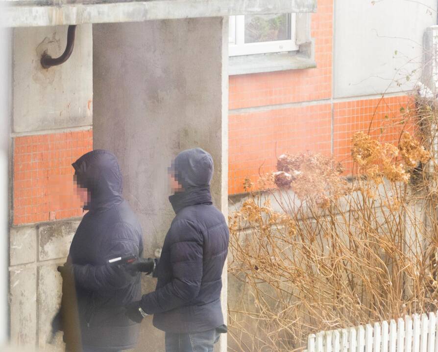 Ginklas vaikų rankose sukėlė įtarimų