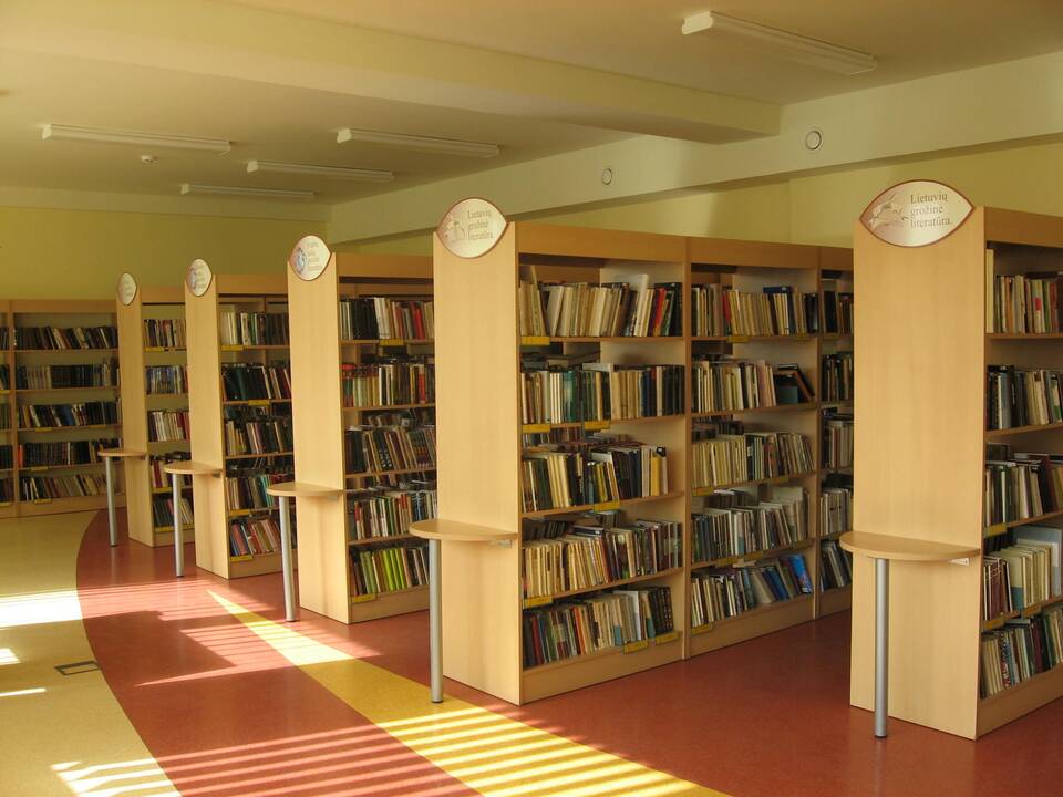 Bibliotekos fondai kas mėnesį papildomi naujomis knygomis.