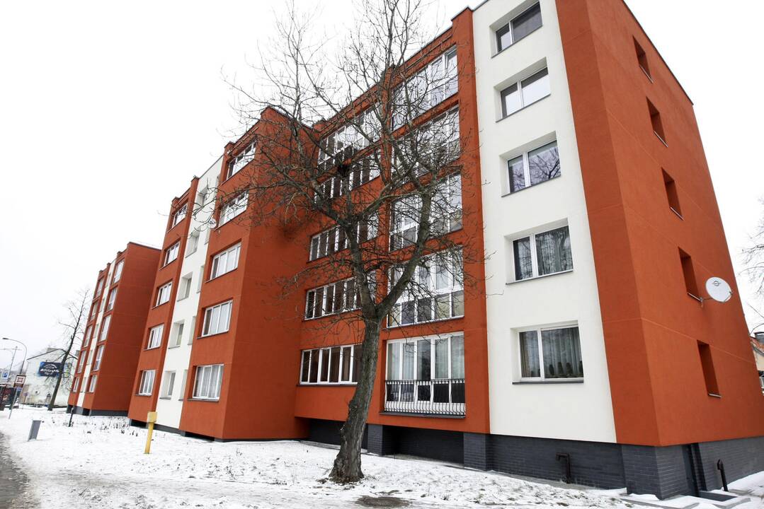 Realybė: po atliktos renovacijos Pilies gatvės 1-ojo namo gyventojai jau gyvena šiltesniame būste. Komfortiškos gyvenimo sąlygos prisideda prie geresnės gyvenimo kokybės.