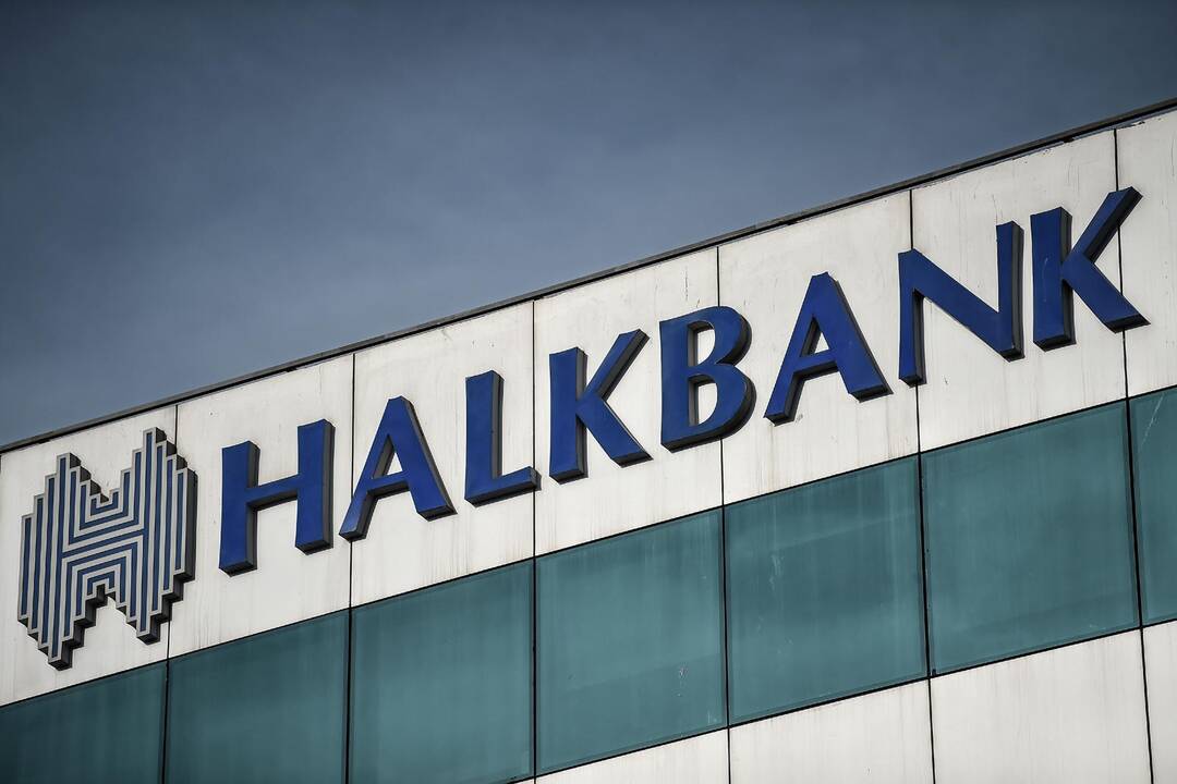 Turkijos bankininkas JAV nuteistas kalėti 32 mėnesius
