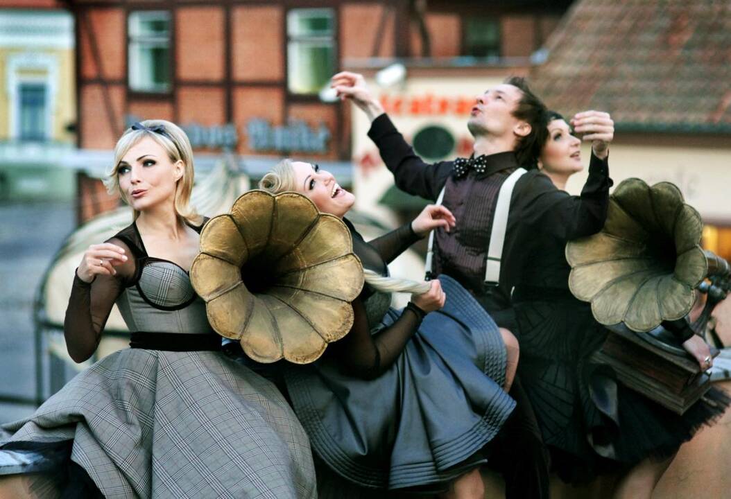 Kvartetas: „Cappella’A“ dainuoja R.Serra, K.Jatautaitė, M.Putna ir A.Smičiūtė.