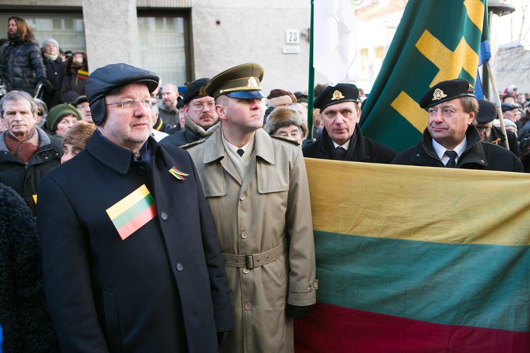 Vasario 16-osios minėjimas prie Lietuvos nepriklausomybės signatarų namų