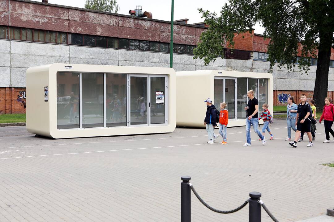 Situacija: kol kas paviljonai, iš kurių bus prekiaujama šviežiomis žuvimis, stovi tušti.