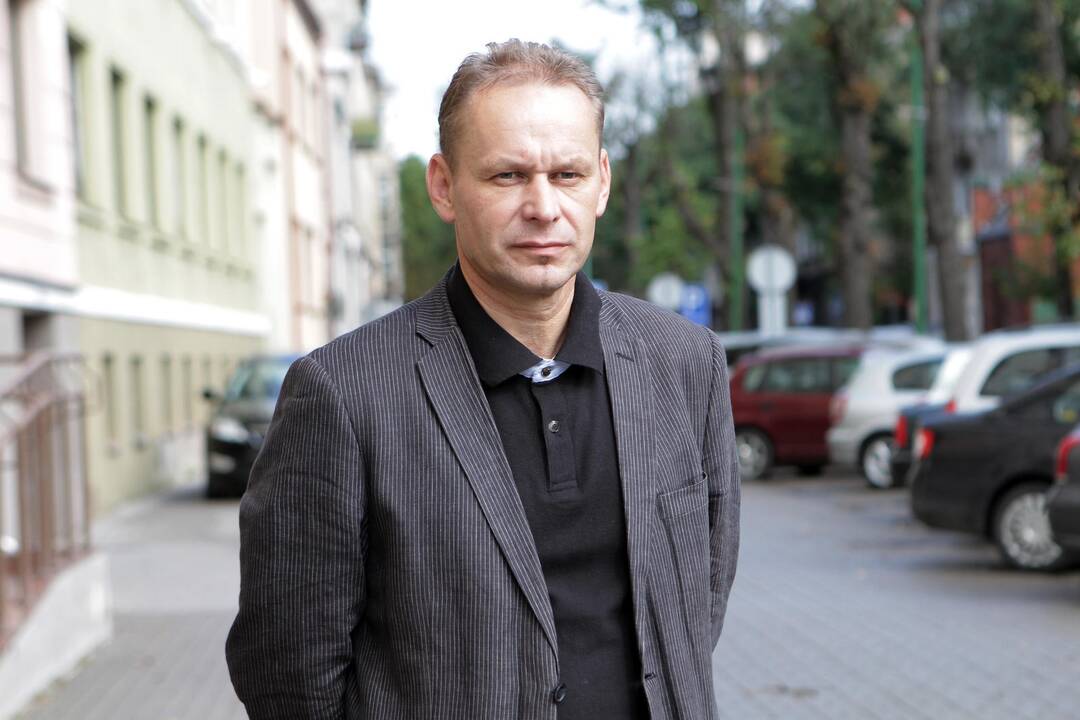 Senuose daugiabučiuose sudėtinga sureguliuoti šildymo sistemas – kol vieniems karšta, kiti šąla.