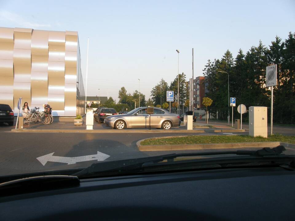 Palangiškį įsiutino stringantis prekybos centro aikštelės užkardas.