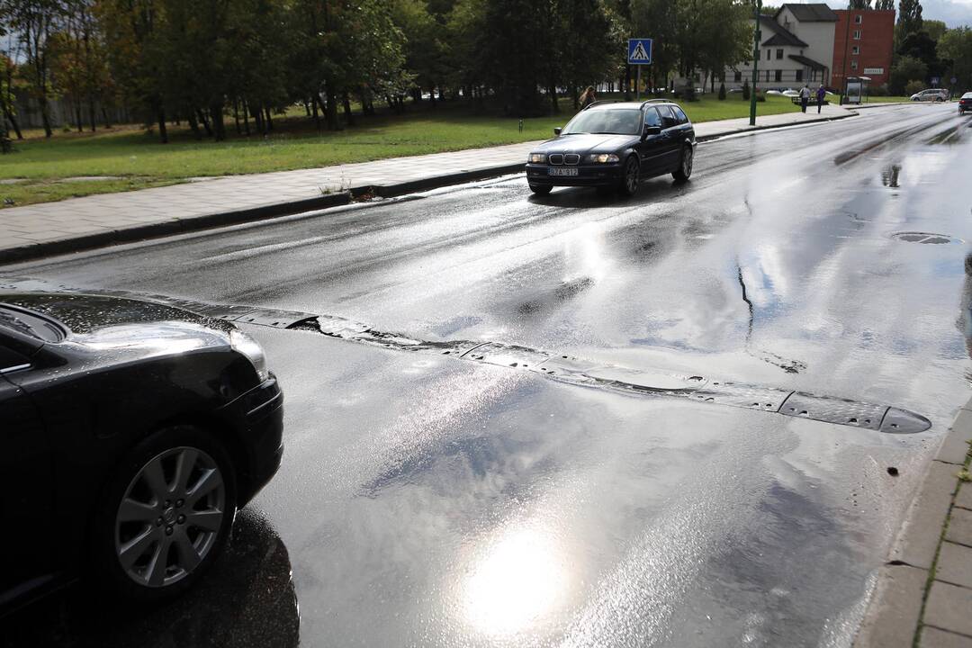 Greičio slopinimo kalneliai bus atnaujinti ir Debreceno gatvėje.